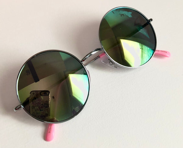 'Just Vibin'' Retro Vintage Tinted Lens Round Sunglasses